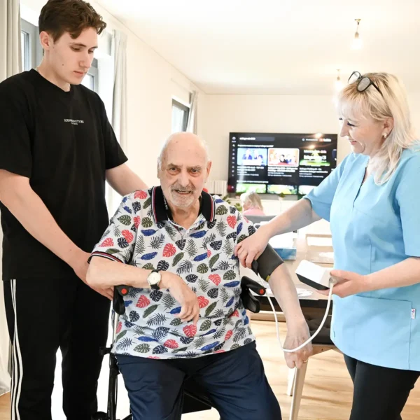 Behandlungspflege Kompetente Pflege in Berlin erstklassiger Pflegedienst Greta