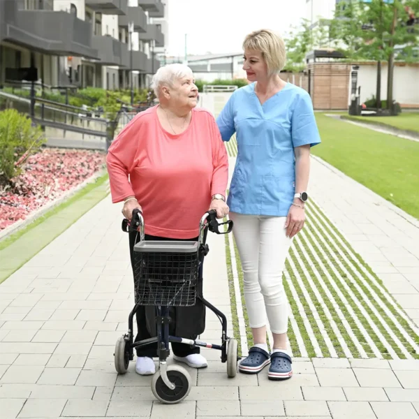 Vorteile einer Pflege WG und des betreuten Wohnens Häusliche Betreuung – Soziale Begleitung für ein aktives und selbstbestimmtes Leben